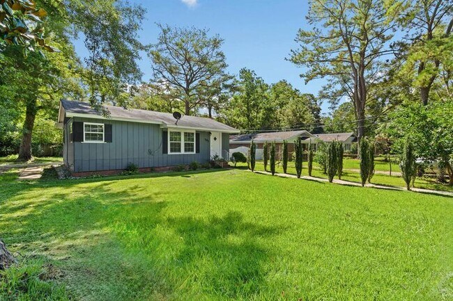 Building Photo - 701 Farnell Ln