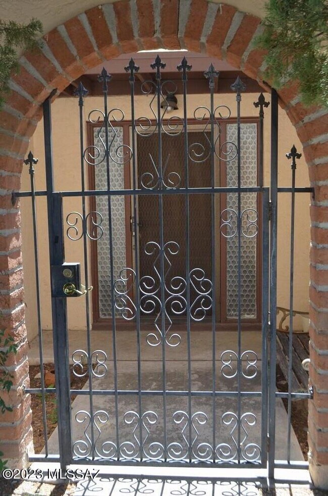 Building Photo - 961 Vía Terrado