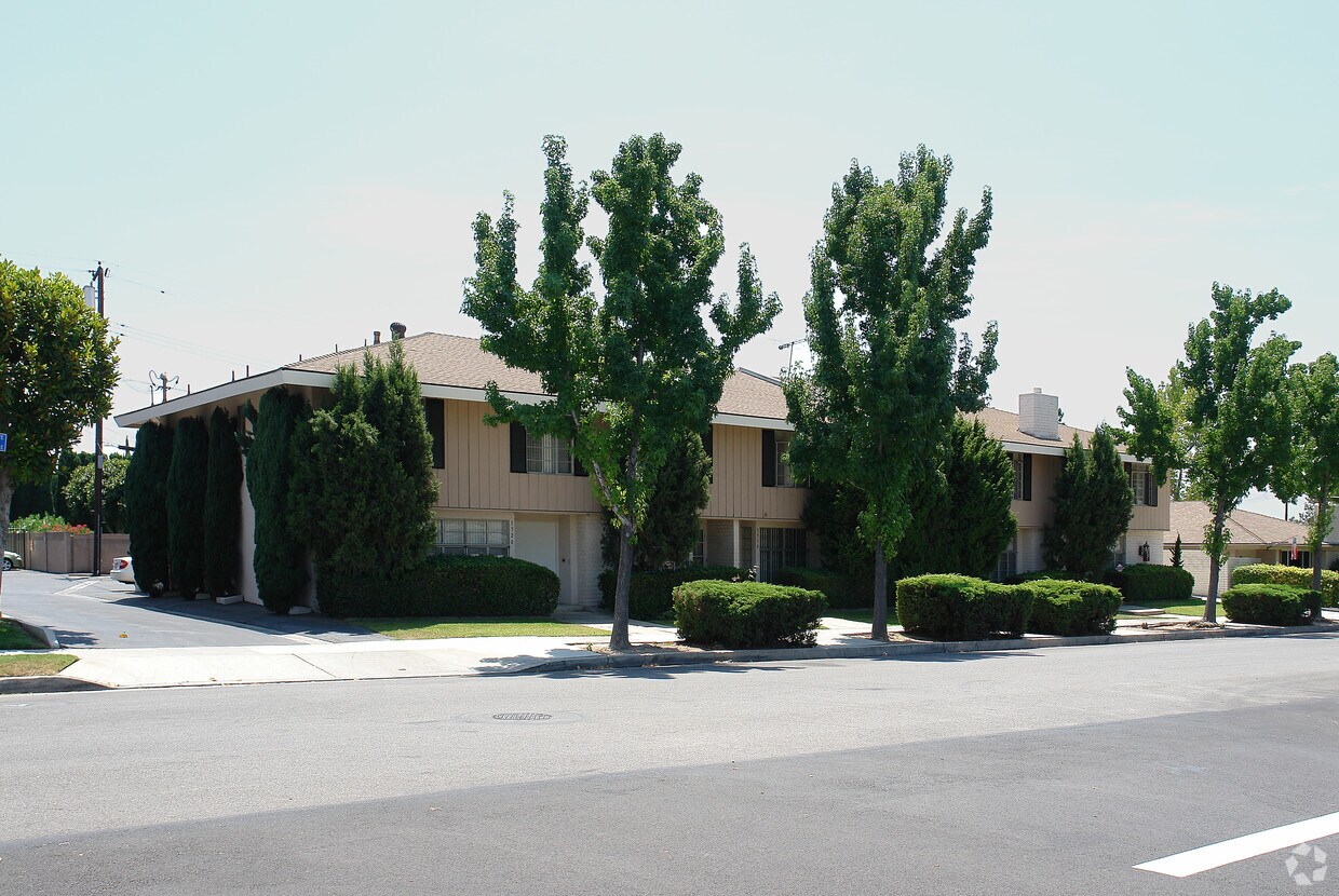 Primary Photo - 1504-1520 E Adams Ave
