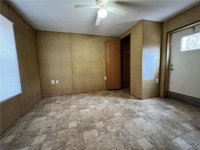 Building Photo - 16312 Robin Rd