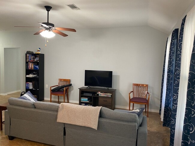 Building Photo - Excellent 3 Bedroom in Pace