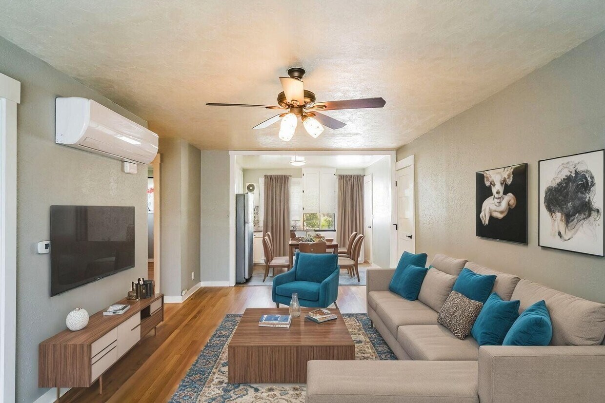 Foto principal - 8127 NE Beech St