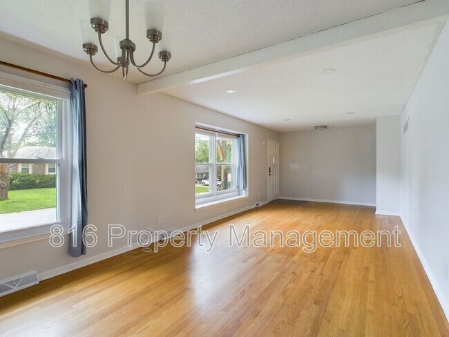 Building Photo - 113 SE Moore St