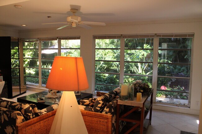 Building Photo - 14 Tropical Dr