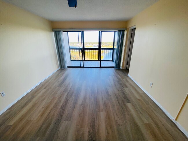 Foto del edificio - 117 Country Club Dr