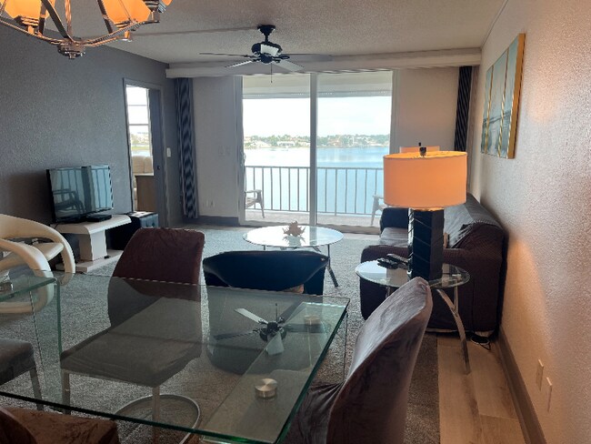 Foto del edificio - 7910 Sun Island Dr S
