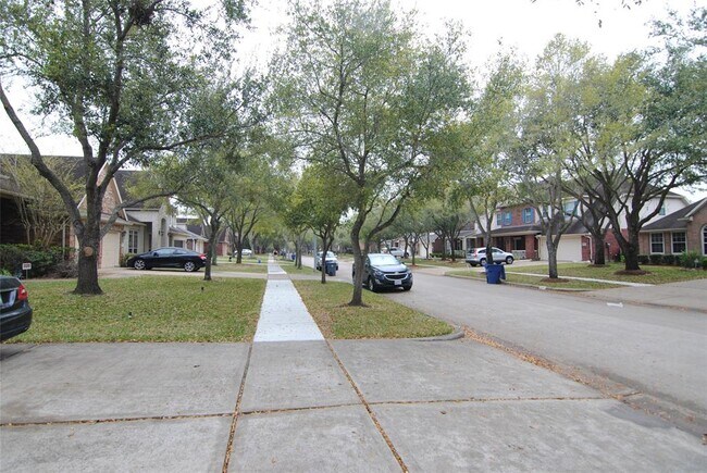 Foto del edificio - 5114 Cedar Spring Dr