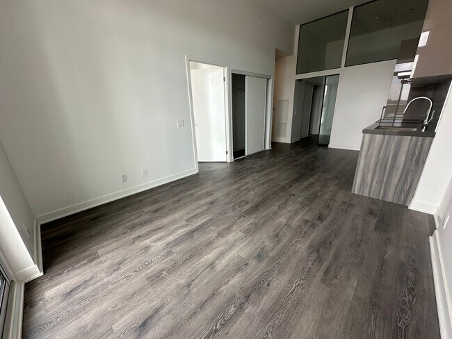 Building Photo - 406-10 Flavelle Trail Vaughan