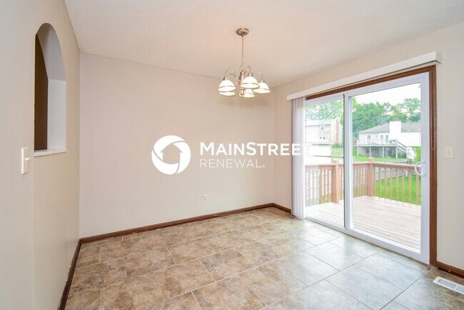 Building Photo - 4 Bedroom Pet-Friendly Home in Louisville, KY with Main Street Renewal