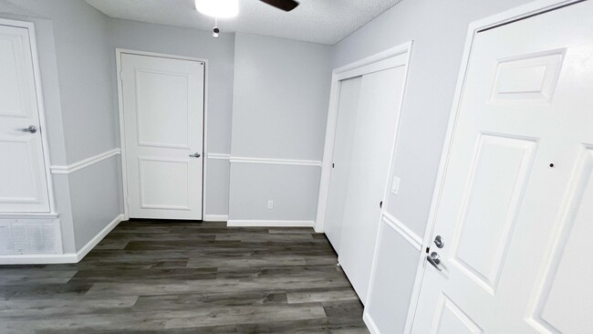 ENTRANCE/DININGROOM - Aspen Place