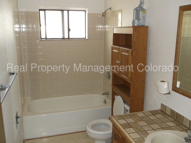 Building Photo - Beautiful Duplex in Colorado Springs!