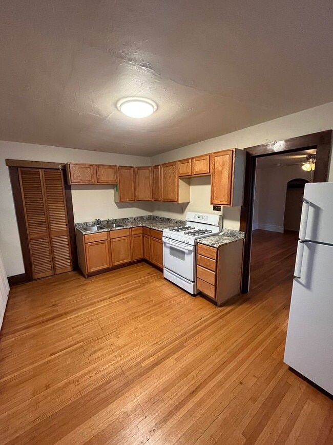 Building Photo - 1029 Spafford Ave