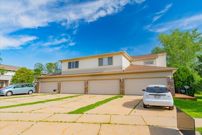 Building Photo - 264 Meadowside Dr