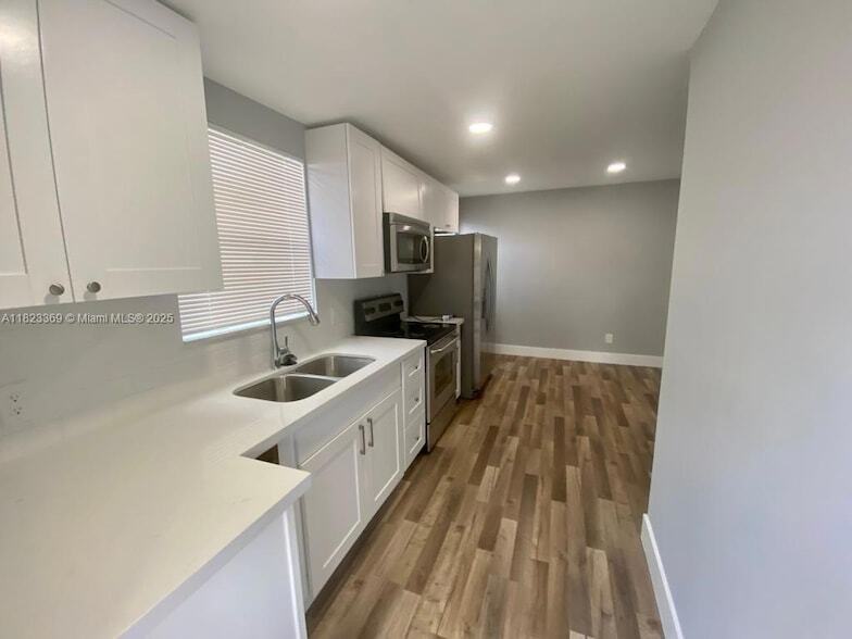 Foto principal - 345 NE 168th St