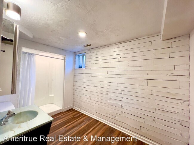 Building Photo - 5 br, 3 bath House - 649 E 300 N