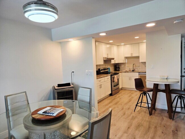 Building Photo - 9923 S Hollybrook Lake Dr