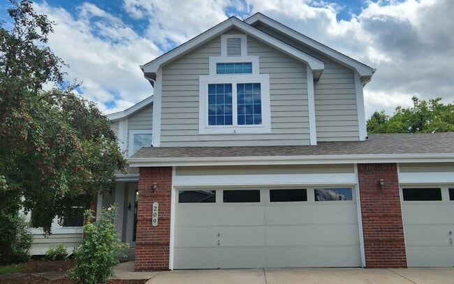 Building Photo - 4 Bedroom Home with 3 Car Garage! Move-in ...