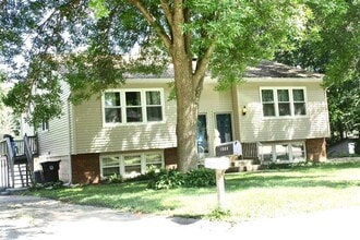 Building Photo - 1320-1322-1322 Delta Dr