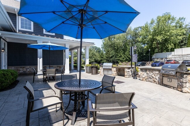 Building Photo - Merion Stratford Apartment Homes