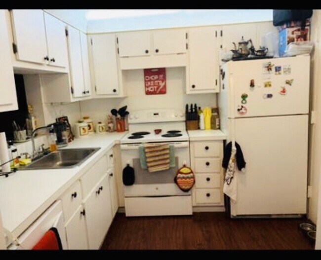 Building Photo - 12035 NE 2nd Ave