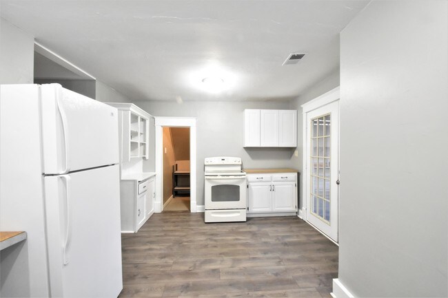 Building Photo - 4525 Gillham Rd