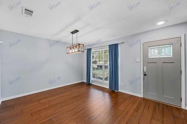 Foto del edificio - Spacious 4-bed 2-bath home in Dallas!