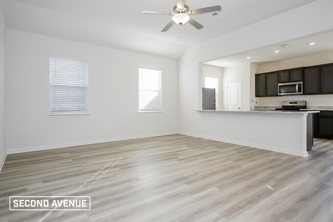 Building Photo - 421 Condie Russell Ave