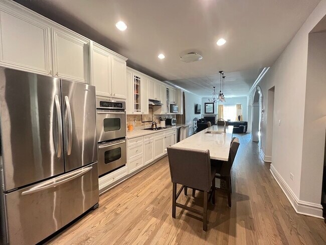 Foto del edificio - 3039 N Southport Ave
