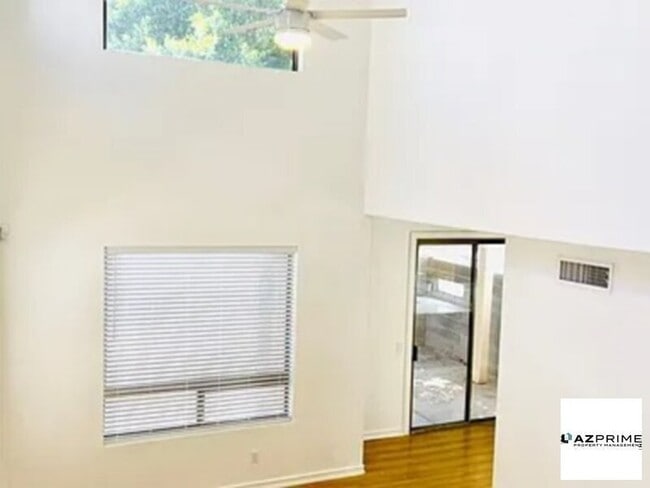 Building Photo - JUST PAINTED