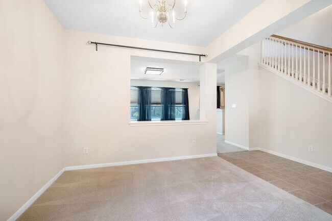 Foto del edificio - 1726 Rosenborough Ln S