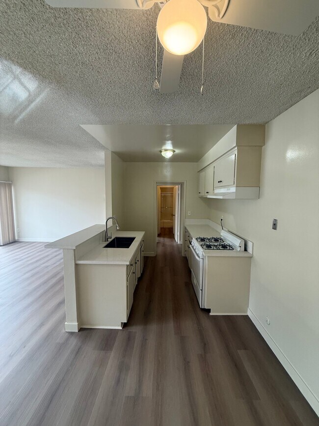 Foto del edificio - 1661 W 219th St