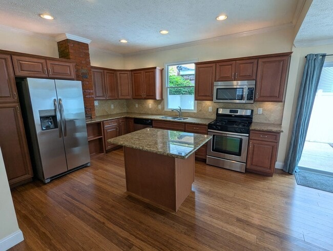 Foto del edificio - Spacious 2 Bedroom, 2.5 Bathroom Single Fa...