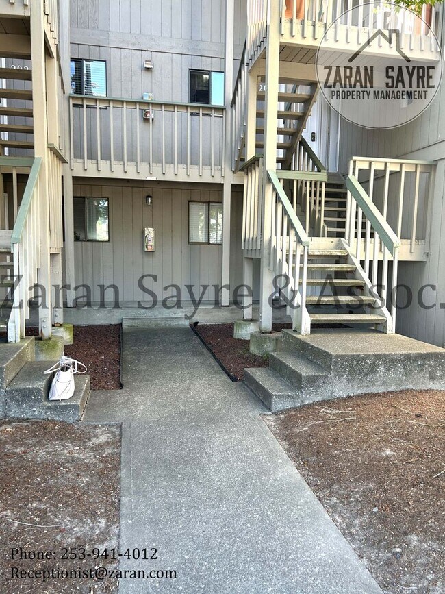 Building Photo - 041 - Beautiful, updated 2 bedroom apartment