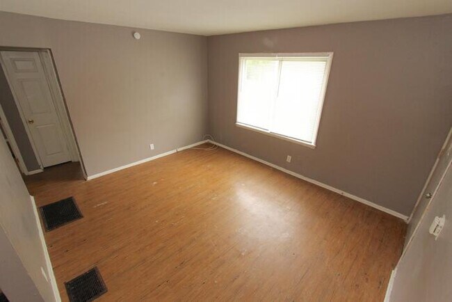 Foto del edificio - 4613 E 19th St