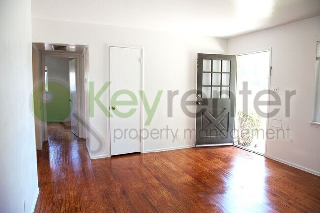 Building Photo - 5121 Da Rosa Dr