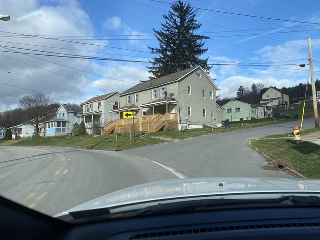 Building Photo - 340 N Park St