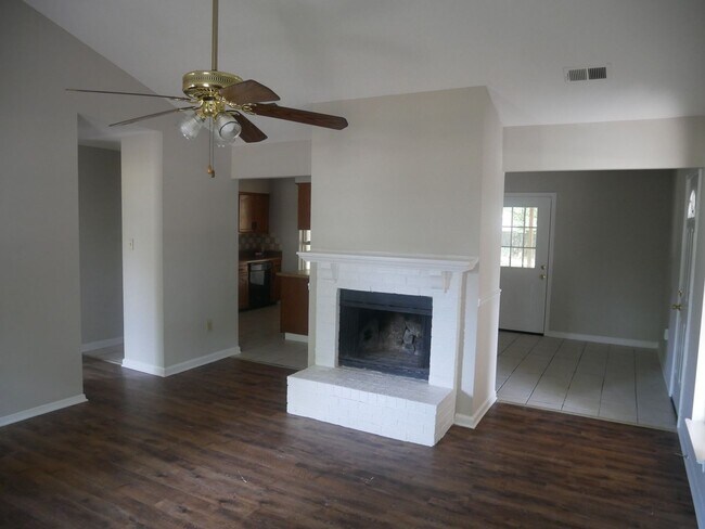 Building Photo - 3530 Lakehurst Dr