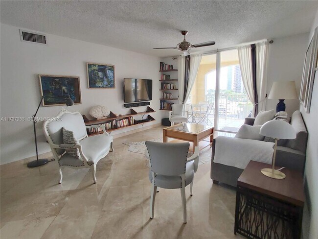 Building Photo - 19877 E Country Club Dr