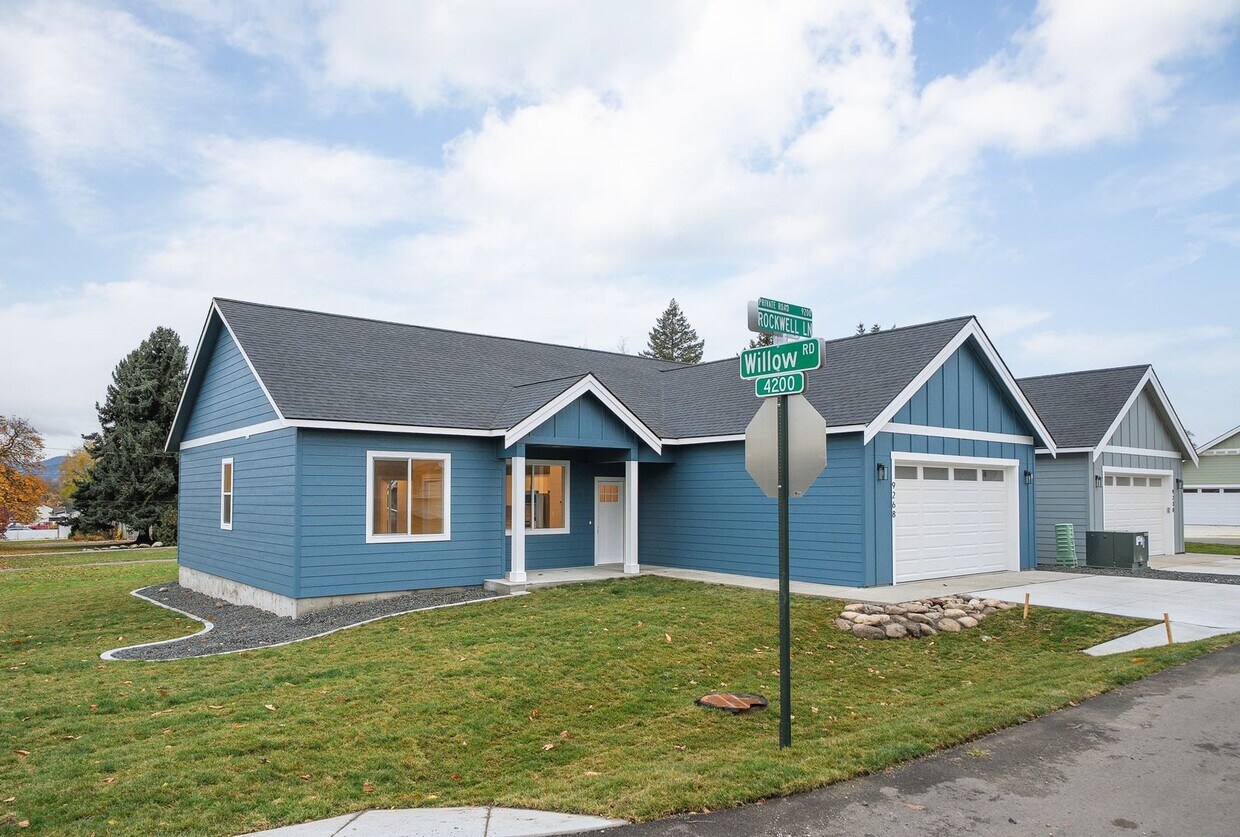 Foto principal - 3BR / 2BA New Construction Low Maintenance...