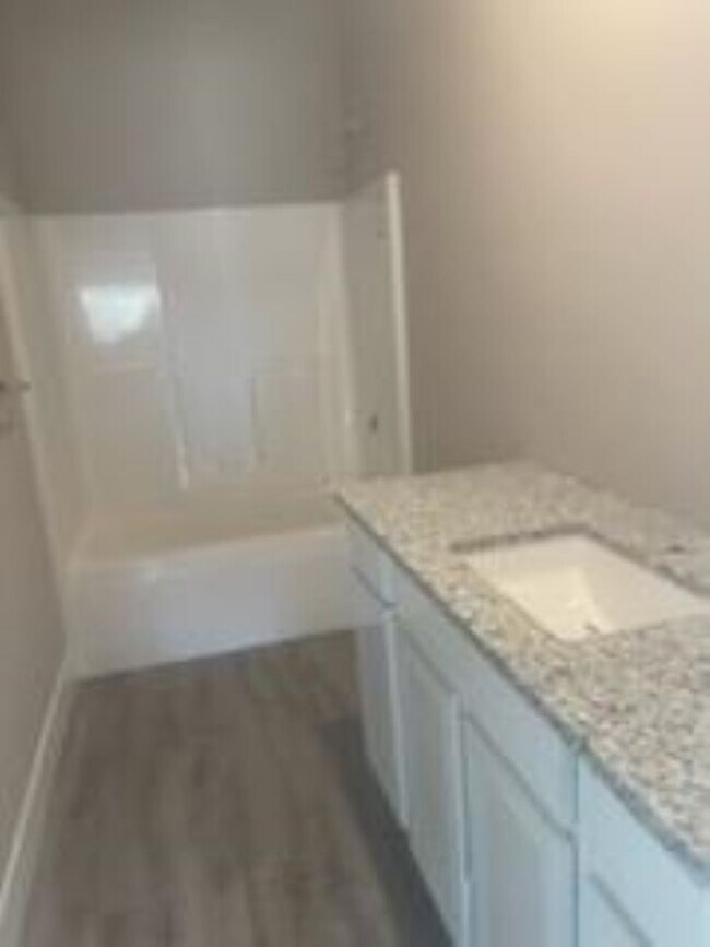 Building Photo - 5224 N Cypress St