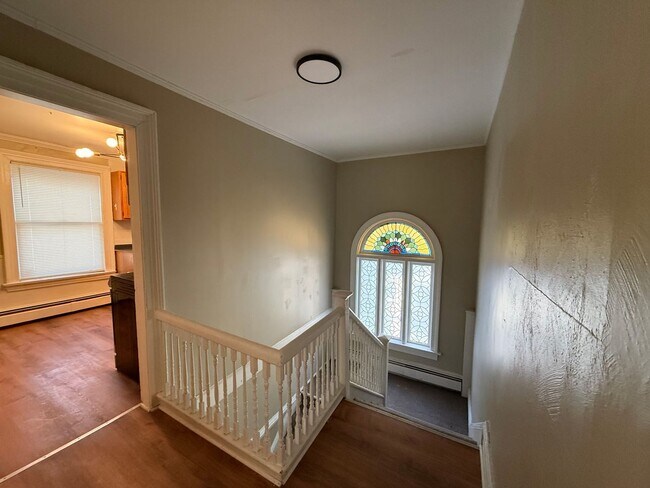 Foto del edificio - 3 Bedroom with off-street Parking on Park Ave