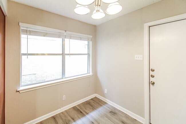 Foto del edificio - 3206 Teakwood Cir