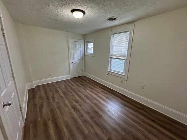 Foto del edificio - 2476 W 10th St