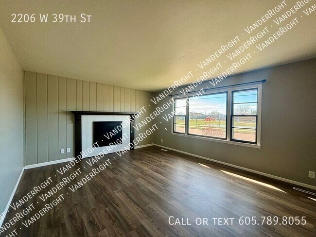 Foto del edificio - 2206 W 39th St