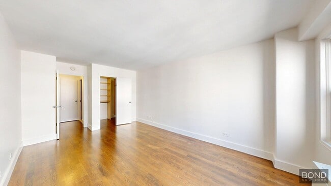 Building Photo - 220 E 63rd St