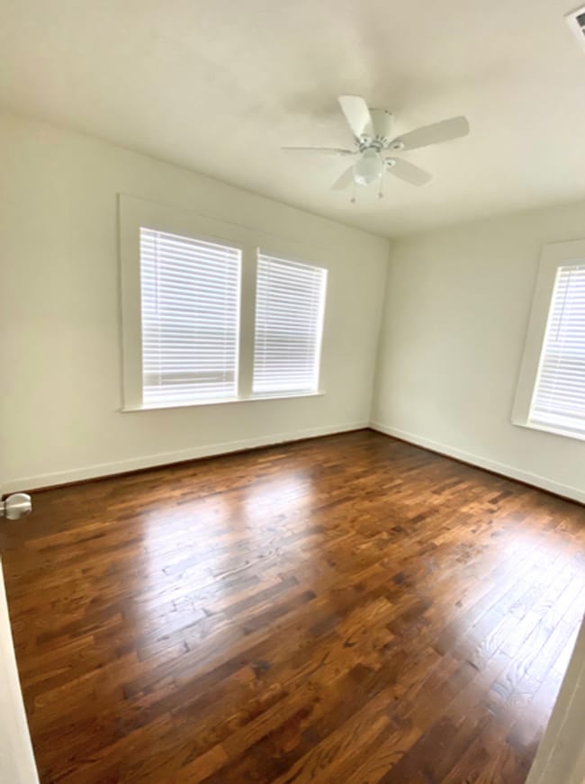 Building Photo - Cute 2 bed/1 bath House Steps Away from Park