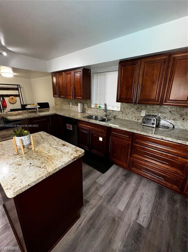 Foto del edificio - 4 br, 2 bath House - 3201 SW 21st St