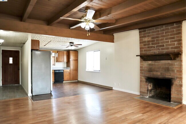 Building Photo - 600 Orangewood Dr