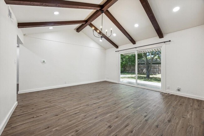 Foto del edificio - 5700 Garden Oaks Dr