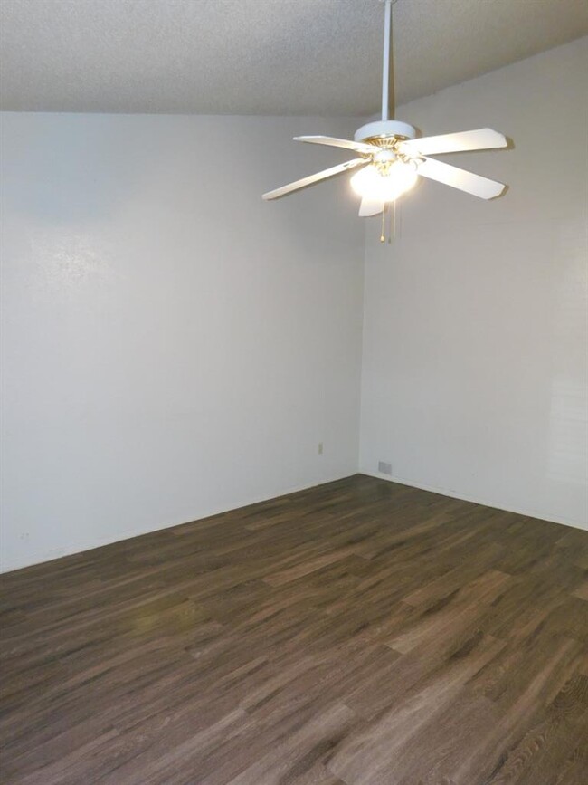 Building Photo - 7800 Brodie Ln